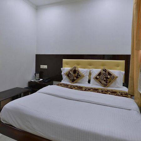 Family Hotel By Pg International New Delhi Exteriör bild