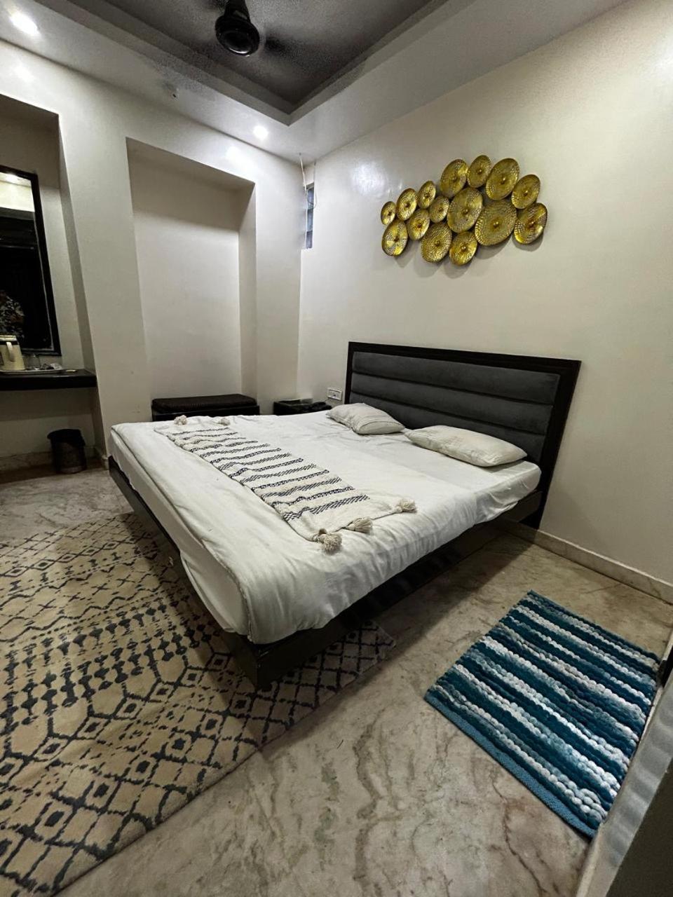 Family Hotel By Pg International New Delhi Exteriör bild