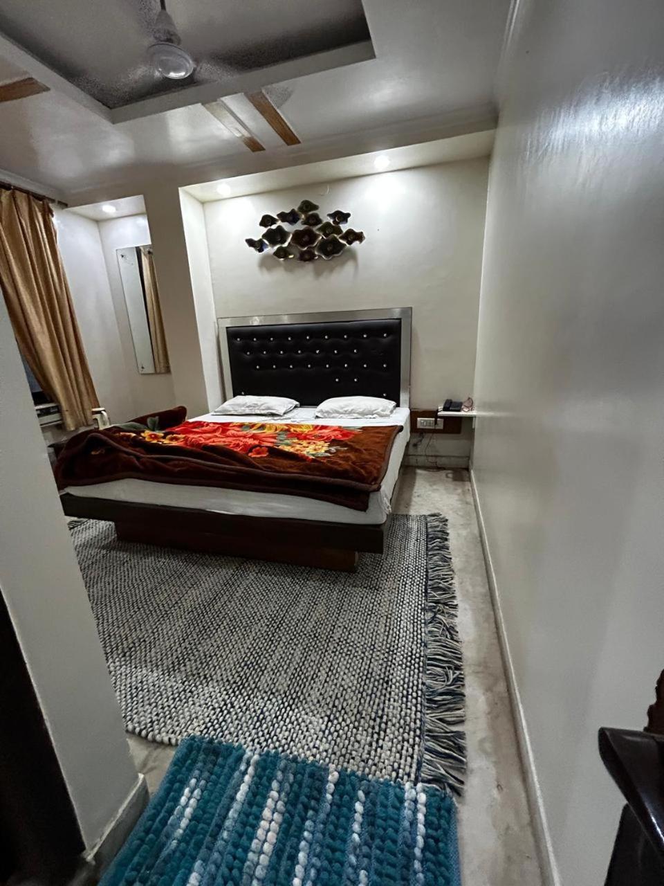 Family Hotel By Pg International New Delhi Exteriör bild