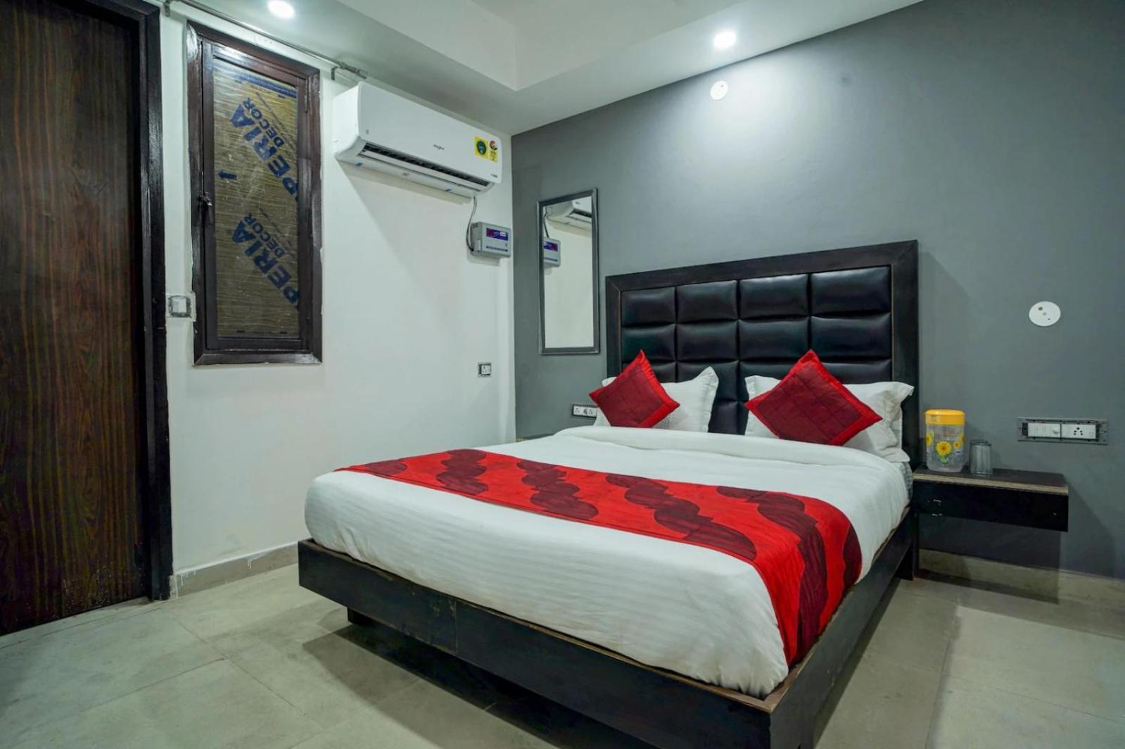 Family Hotel By Pg International New Delhi Exteriör bild