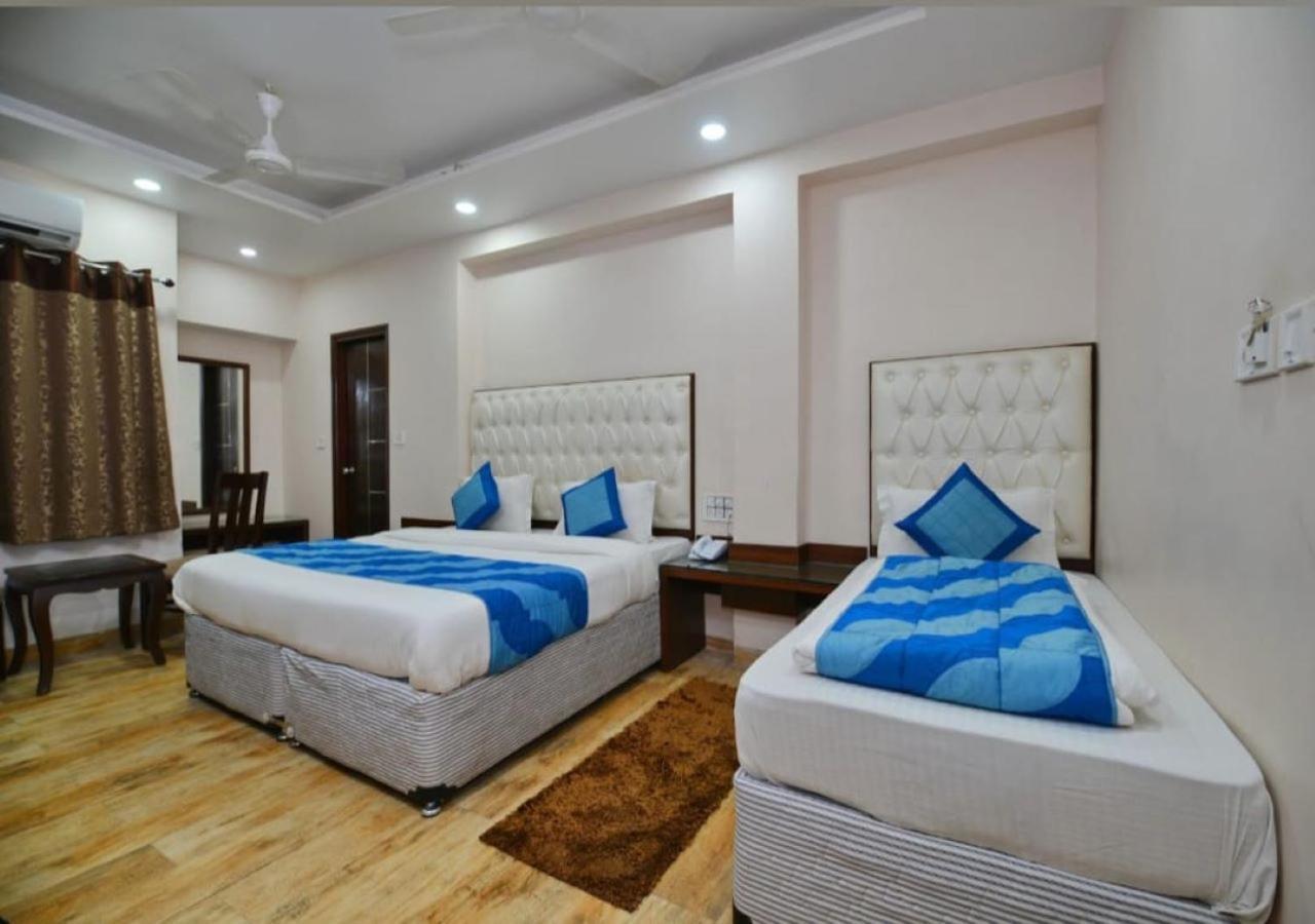Family Hotel By Pg International New Delhi Exteriör bild