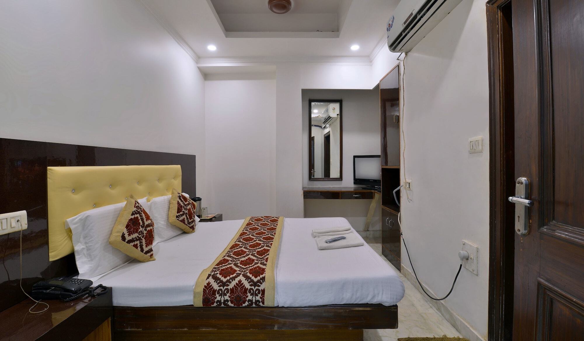 Family Hotel By Pg International New Delhi Exteriör bild